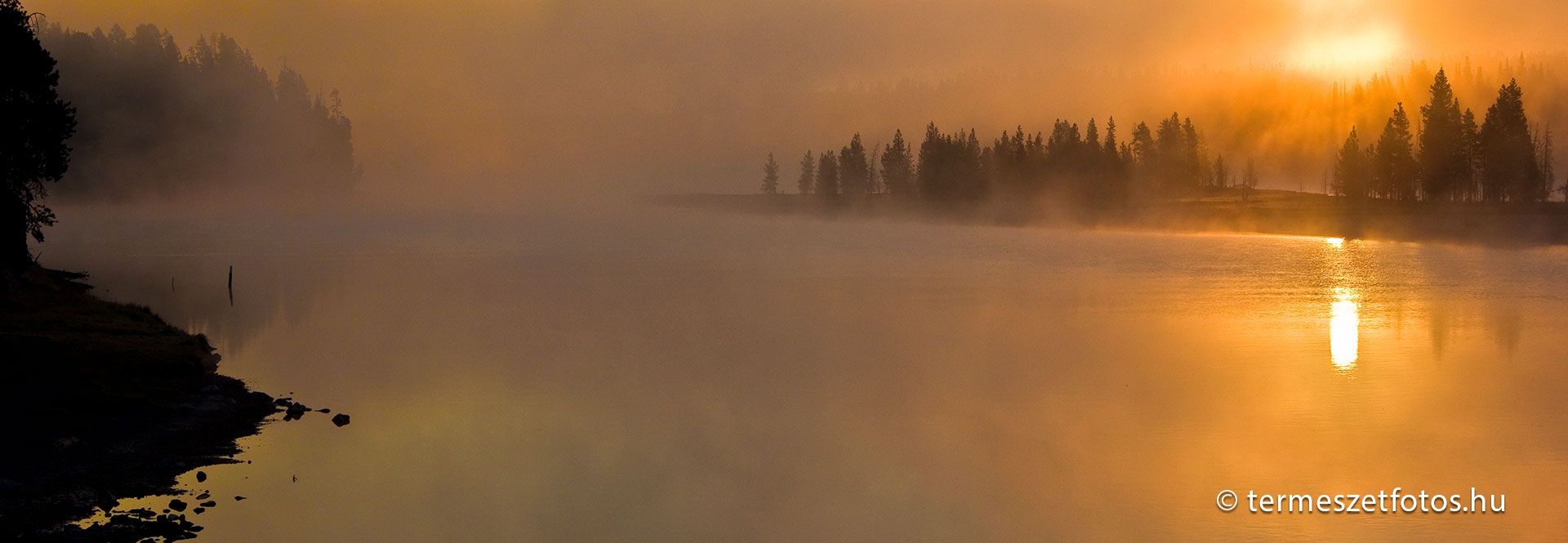 Hajnal a Yellowstone folyó felett